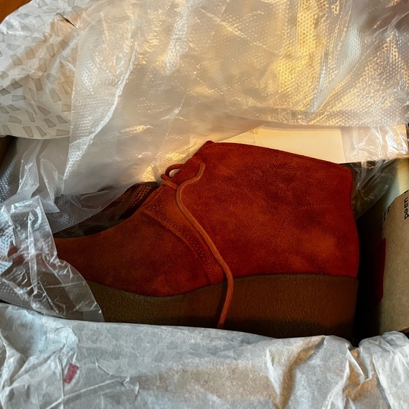 Women’s Clark’s Aggie Terra Suede Boot🧡 - Picture 12 of 16